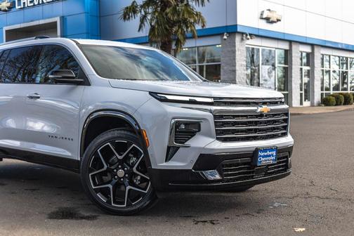 Polar White Tricoat 2026 Chevrolet Traverse High Country