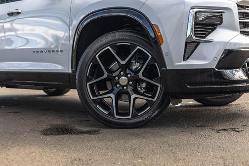Polar White Tricoat 2026 Chevrolet Traverse High Country