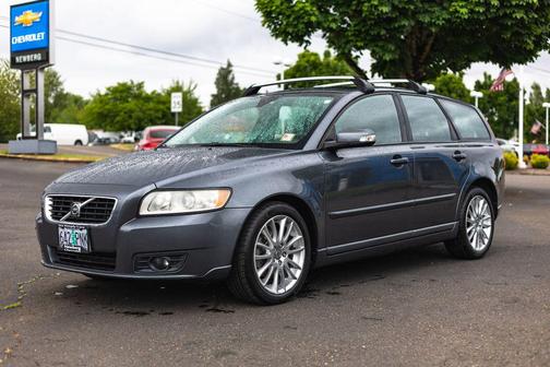 Brilliant Blue Metallic 2009 Volvo V50 2.4i