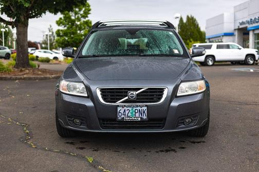Brilliant Blue Metallic 2009 Volvo V50 2.4i
