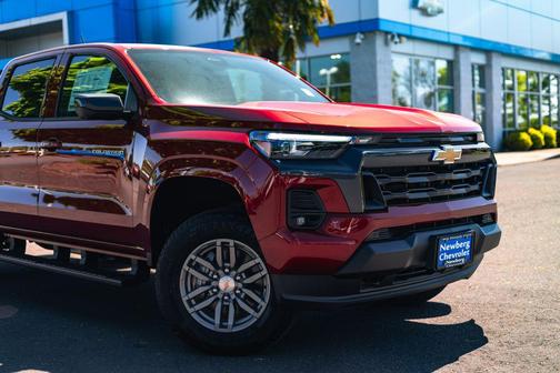 Radiant Red Tintcoat 2026 Chevrolet Colorado LT