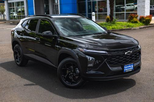 Mosaic Black Metallic 2026 Chevrolet Trax LT