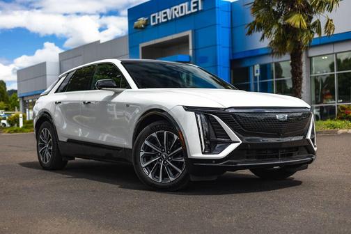 Crystal White Tricoat 2024 Cadillac LYRIQ Sport