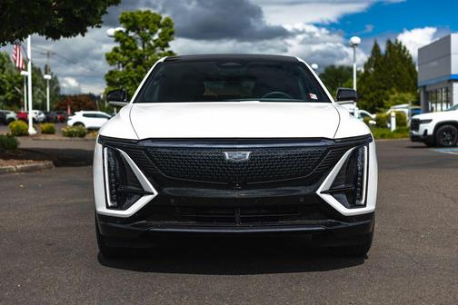 Crystal White Tricoat 2024 Cadillac LYRIQ Sport