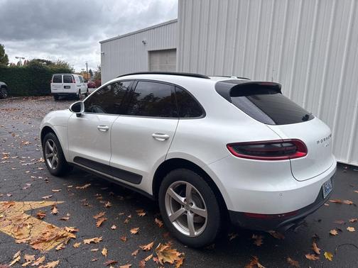 2017 Porsche Macan Base