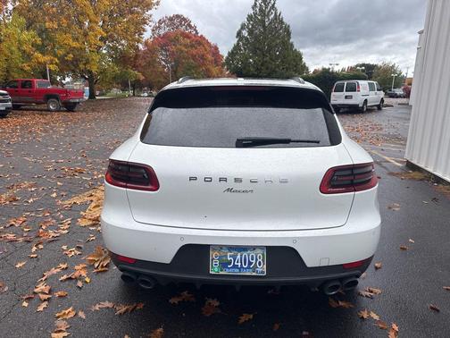 2017 Porsche Macan Base