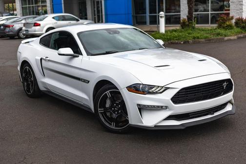 Oxford White 2019 Ford Mustang GT