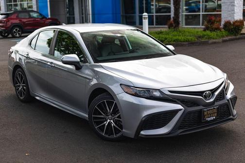 Celestial Silver Metallic 2024 Toyota Camry SE