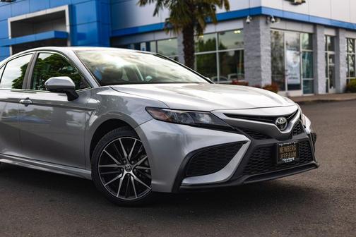 Celestial Silver Metallic 2024 Toyota Camry SE