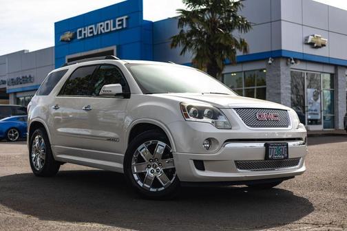White Diamond Tricoat 2011 GMC Acadia Denali