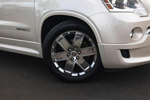 White Diamond Tricoat 2011 GMC Acadia Denali