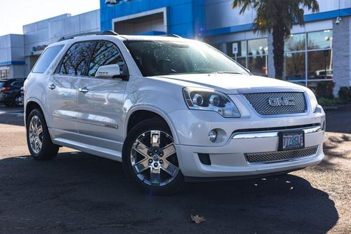 White Diamond Tricoat 2011 GMC Acadia Denali