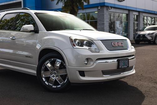 White Diamond Tricoat 2011 GMC Acadia Denali