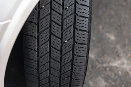 White Diamond Tricoat 2011 GMC Acadia Denali