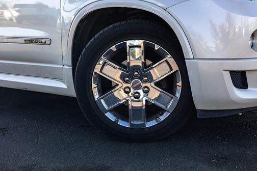 White Diamond Tricoat 2011 GMC Acadia Denali