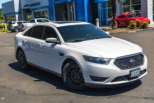White Platinum Metallic Tri-Coat 2017 Ford Taurus SEL