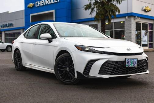 2025 Toyota Camry SE