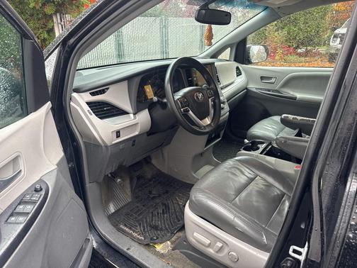 2015 Toyota Sienna LE