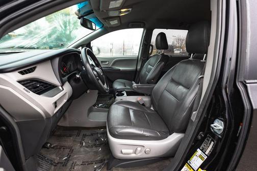 2015 Toyota Sienna LE