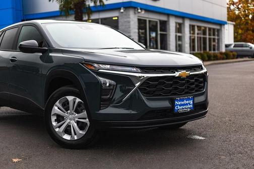 2025 Chevrolet Trax LS