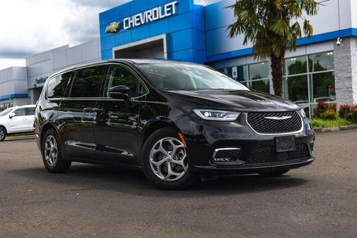 Diamond Black Crystal Pearlcoat 2024 Chrysler Pacifica Limited