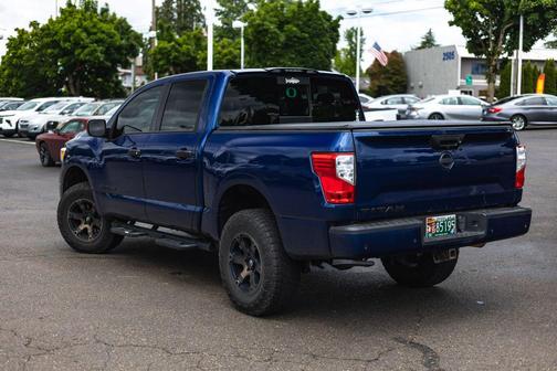 Deep Blue Pearl Metallic 2021 Nissan Titan SV