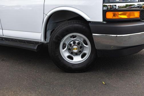 Summit White 2025 Chevrolet Express 3500 RWD 3500 Extended Wheelbase LT