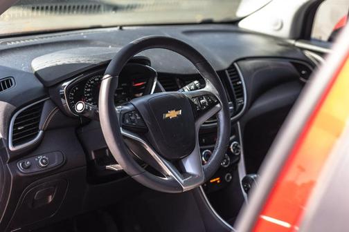 Crimson Metallic 2022 Chevrolet Trax LT