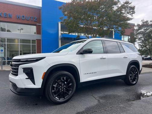 Summit White 2024 Chevrolet Traverse LT