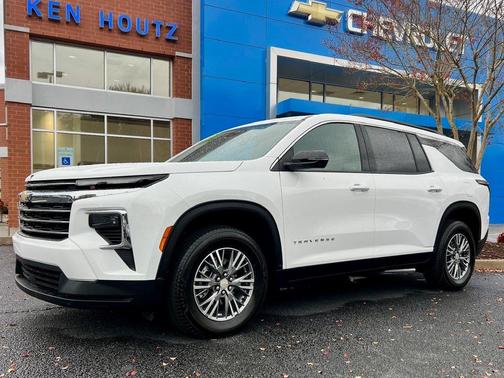 2025 Chevrolet Traverse LT