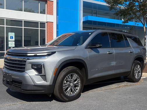Sterling Gray Metallic 2025 Chevrolet Traverse LT