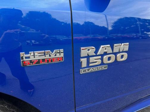 2019 RAM 1500 SLT