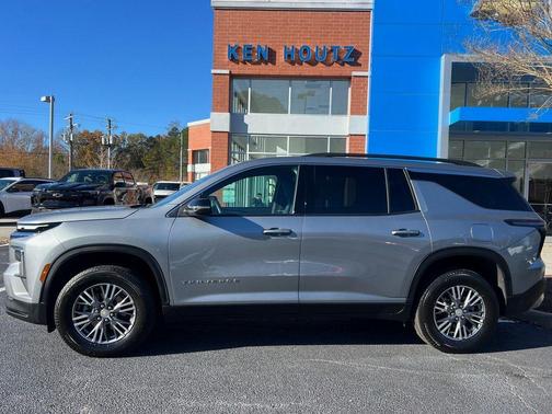 2025 Chevrolet Traverse LT