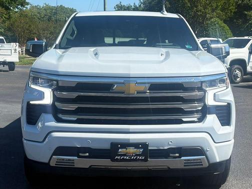 Polar White Tricoat 2026 Chevrolet Silverado 1500 High Country