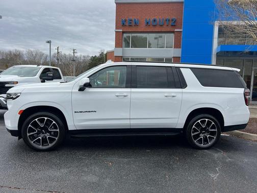 2024 Chevrolet Suburban RST