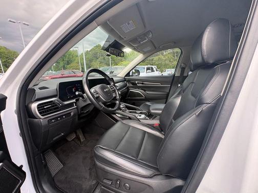 Glacial White Pearl 2024 Kia Telluride S