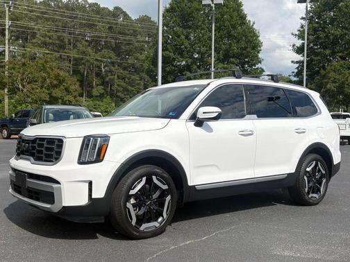 Glacial White Pearl 2024 Kia Telluride S