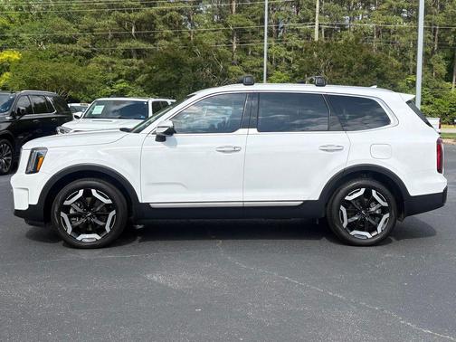 Glacial White Pearl 2024 Kia Telluride S