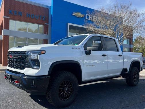 2025 Chevrolet Silverado 2500 4WD Crew Cab Standard Bed ZR2