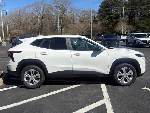 Summit White 2026 Chevrolet Trax LS