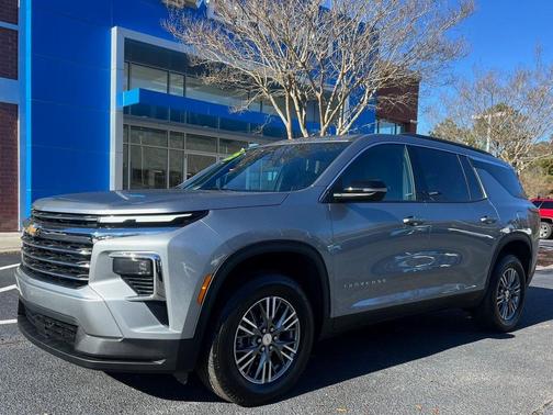 2025 Chevrolet Traverse LT