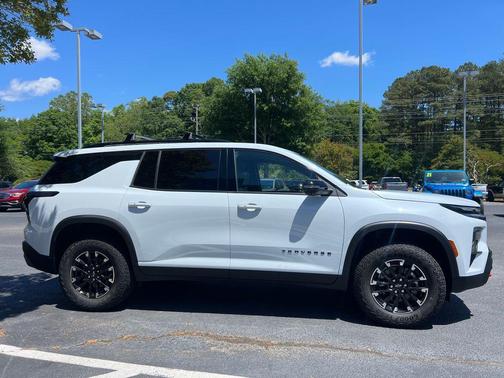 Polar White Tricoat 2026 Chevrolet Traverse AWD Z71