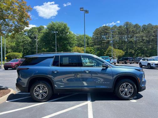Lakeshore Blue Metallic 2025 Chevrolet Traverse LT