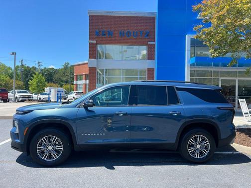 Lakeshore Blue Metallic 2025 Chevrolet Traverse LT