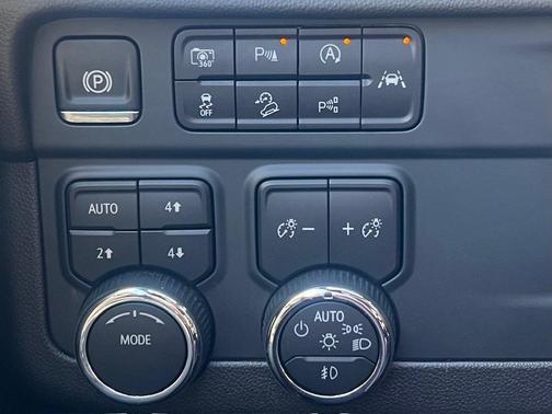 2025 Chevrolet Suburban 4WD Z71