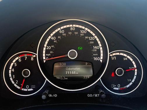 Black Uni 2014 Volkswagen Beetle 2.5L