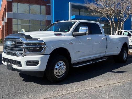 2025 RAM 3500 Laramie Crew Cab 4x4 8' Box