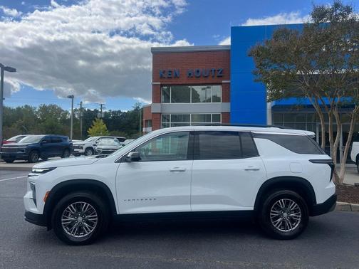2025 Chevrolet Traverse LT