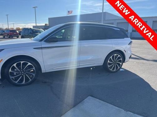 2024 Lincoln Nautilus Black Label