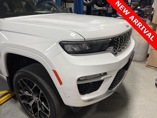 2023 Jeep Grand Cherokee Summit